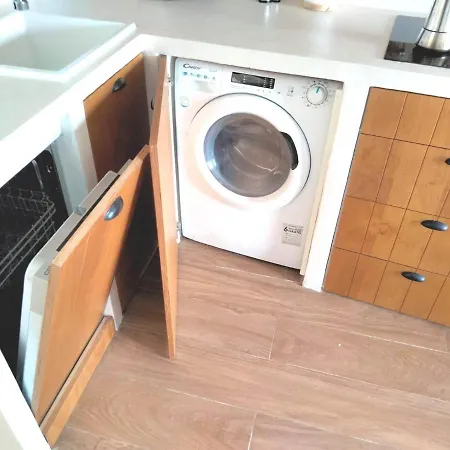 Marina. Casa Marinera Con Terraza Sobre El Mar En Caion Кайон