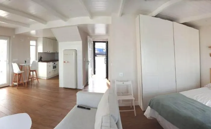 Apartment Marina. Casa Marinera Con Terraza Sobre El Mar En Caion