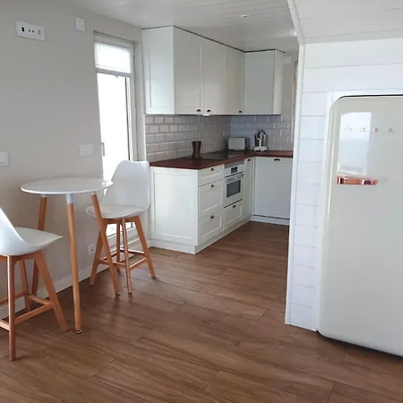 Marina. Casa Marinera Con Terraza Sobre El Mar En Caion *