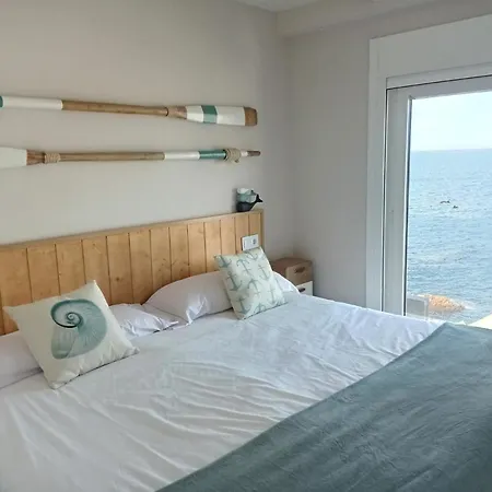 Marina. Casa Marinera Con Terraza Sobre El Mar En Caion 아파트