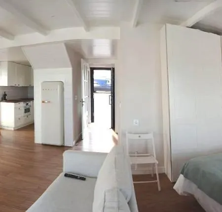 Apartamento Mariña. Casa Marinera Con Terraza Sobre El Mar En Caión