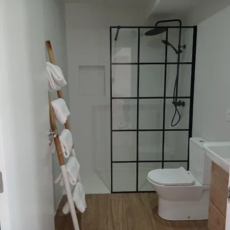 Mariña. Casa Marinera Con Terraza Sobre El Mar En Caión * Cayón