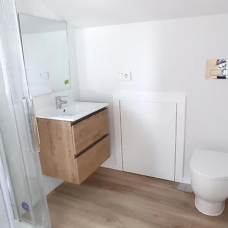 Marina. Casa Marinera Con Terraza Sobre El Mar En Caion *