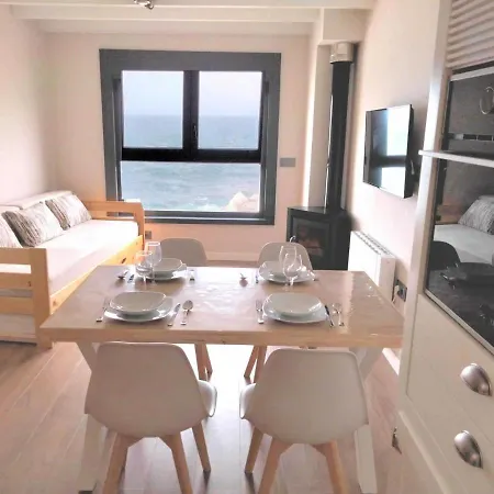 Mariña. Casa Marinera Con Terraza Sobre El Mar En Caión * Cayón