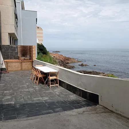 Marina. Casa Marinera Con Terraza Sobre El Mar En Caion *