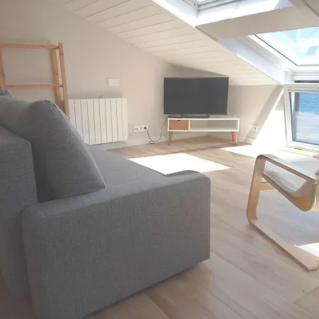 Apartamento Mariña. Casa Marinera Con Terraza Sobre El Mar En Caión *