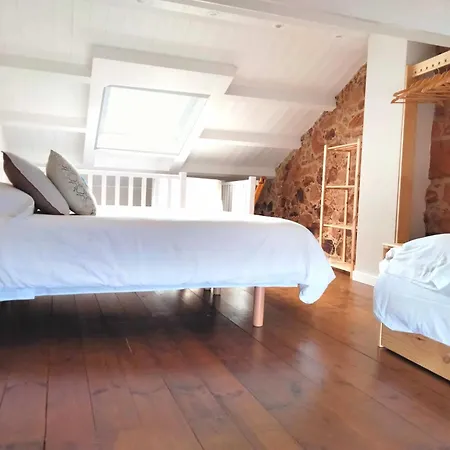 Apartamento Mariña. Casa Marinera Con Terraza Sobre El Mar En Caión *