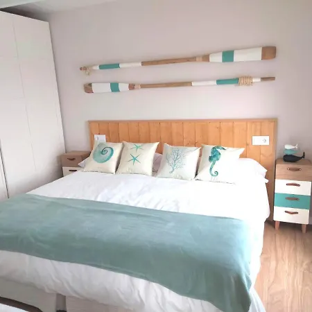 Marina. Casa Marinera Con Terraza Sobre El Mar En Caion