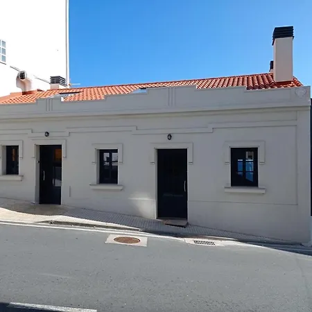 Marina. Casa Marinera Con Terraza Sobre El Mar En Caion 아파트 *