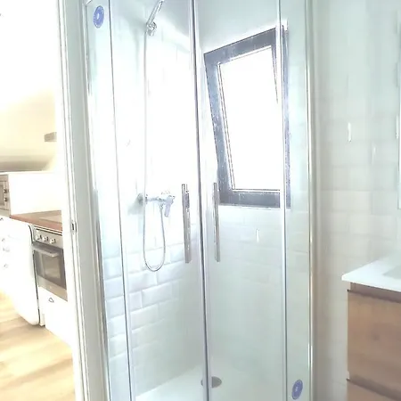 Marina. Casa Marinera Con Terraza Sobre El Mar En Caion