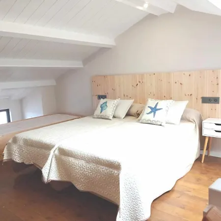 Marina. Casa Marinera Con Terraza Sobre El Mar En Caion Cayón