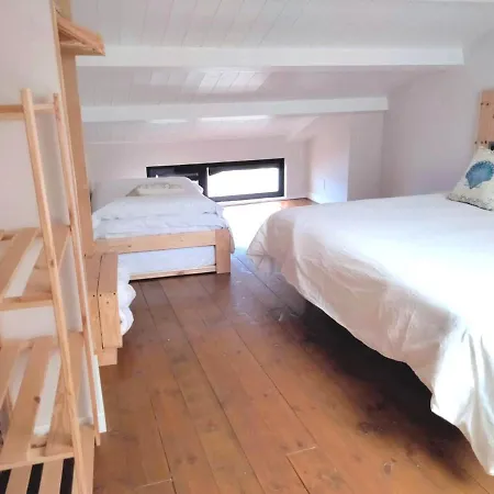 Marina. Casa Marinera Con Terraza Sobre El Mar En Caion Cayón