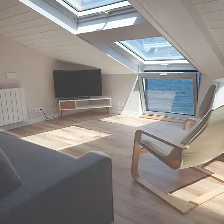 Marina. Casa Marinera Con Terraza Sobre El Mar En Caion شقة