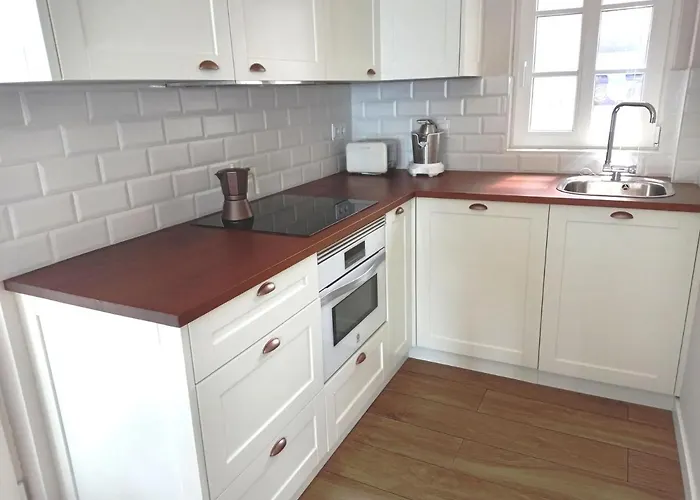 Marina. Casa Marinera Con Terraza Sobre El Mar En Caion * Cayón