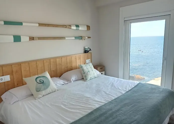 Marina. Casa Marinera Con Terraza Sobre El Mar En Caion شقة