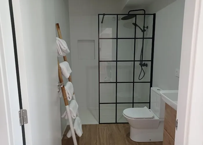 Marina. Casa Marinera Con Terraza Sobre El Mar En Caion * Cayón