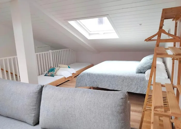 Marina. Casa Marinera Con Terraza Sobre El Mar En Caion شقة