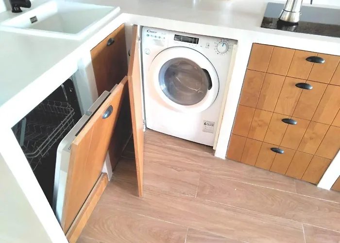 Marina. Casa Marinera Con Terraza Sobre El Mar En Caion Cayón