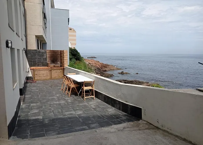 Marina. Casa Marinera Con Terraza Sobre El Mar En Caion *
