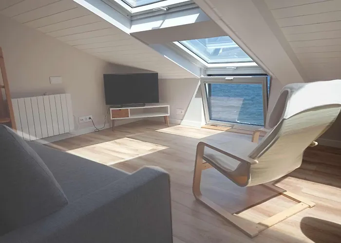 Marina. Casa Marinera Con Terraza Sobre El Mar En Caion شقة